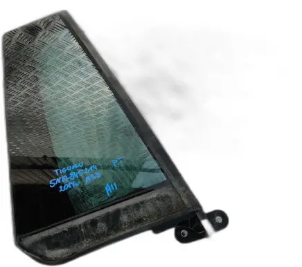 Volkswagen Tiguan Front triangle window/glass