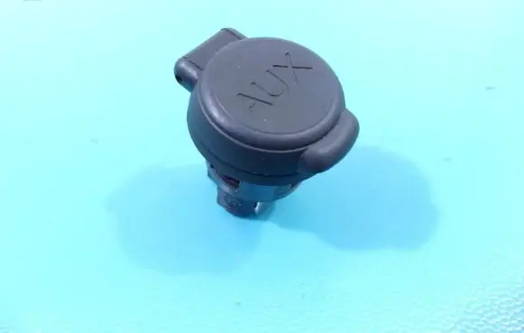 Peugeot 301 USB socket connector 9664795277 IMPRK1240640