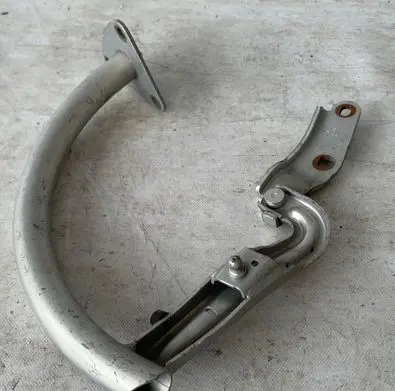 Volkswagen PASSAT B6 Tailgate/trunk/boot hinge 3C5827301B