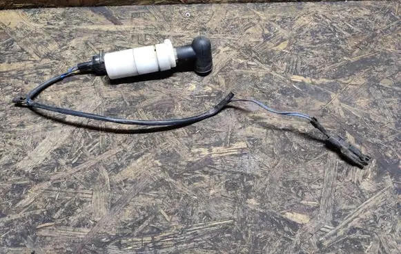 KIA Sorento Headlight washer pump 