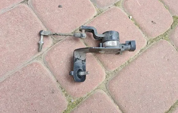 Opel Insignia B Rear air suspension level height sensor 23118590