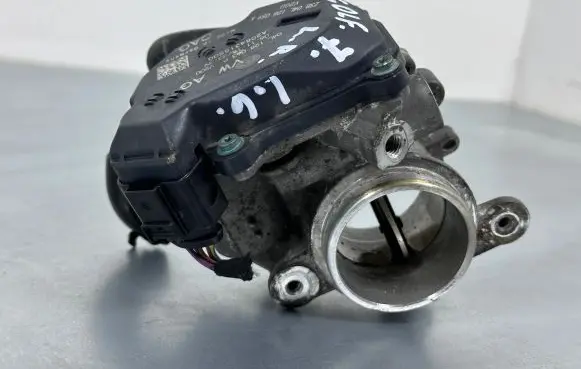 Volkswagen Golf VII Throttle valve 04L128063P 04L128059K