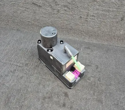 Audi A6 S6 C4 4A Central locking vacuum pump 4A0862257J