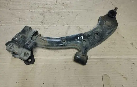 Honda CR-V Front lower control arm/wishbone