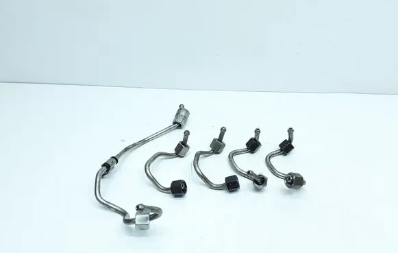 Fuel injector supply line/pipe