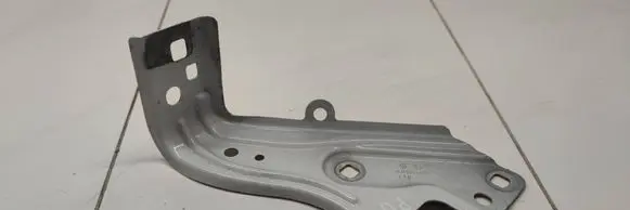 Renault Clio V Fender mounting bracket 631405428R