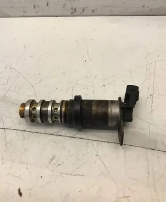 BMW 3 E90 E91 Camshaft vanos timing valve 13151270