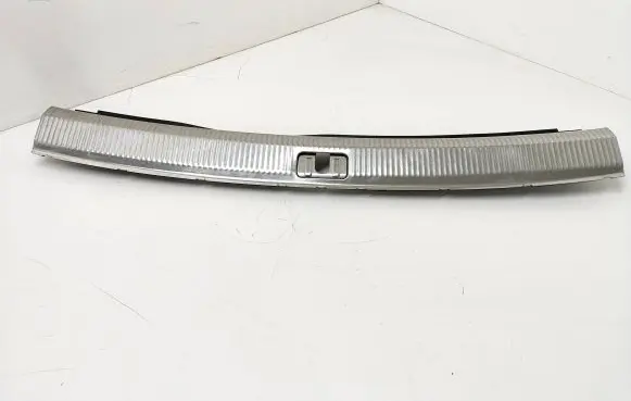 Trunk/boot sill cover protection