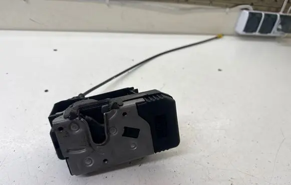 Opel Vivaro Front door lock 8200042171 91166234