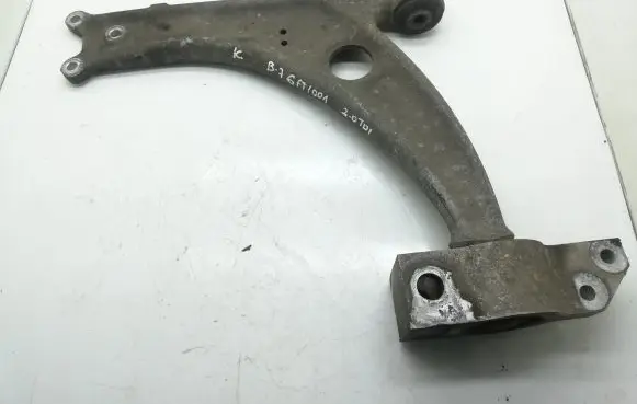 Volkswagen PASSAT B7 Front lower control arm/wishbone