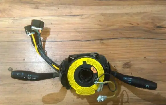 Hyundai Accent Wiper turn signal indicator stalk/switch 610w0014 9300-22101