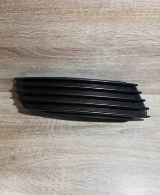 Mitsubishi Galant Front bumper lower grill MR520739