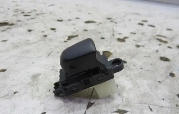 Nissan Qashqai Electric window control switch