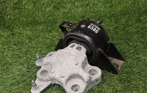 Buick Encore I Engine mount bracket 42476586
