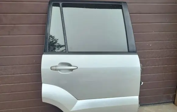 Toyota Land Cruiser (J120) Rear door