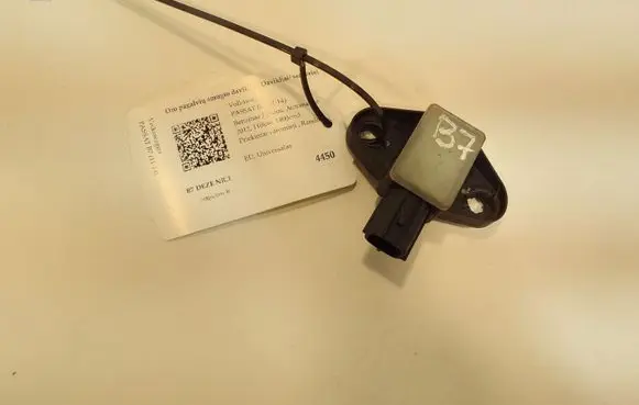 Volkswagen PASSAT B7 Airbag deployment crash/impact sensor 12110303
