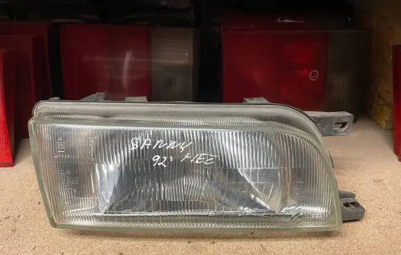 Nissan Sunny Headlight/headlamp 1421