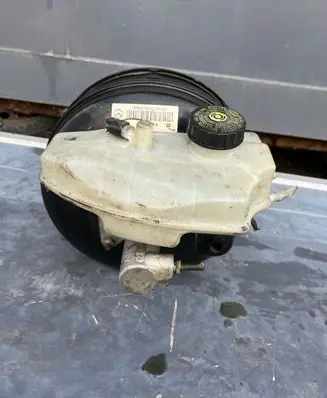 Mercedes-Benz Sprinter W906 Brake booster A0014300308