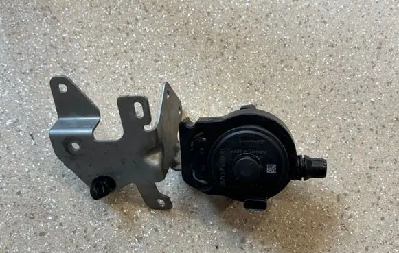 BMW X1 U11 Electric auxiliary coolant/water pump 5A020E0 8490373