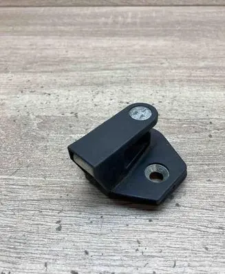 BMW 5 E39 Rear door lock loop/hook striker 8176350