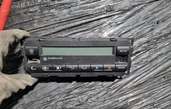 Volkswagen PASSAT B5.5 Climate control/heater control trim 