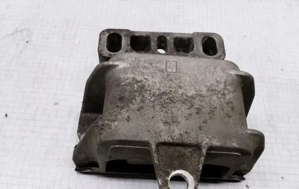 Volkswagen Golf IV Engine mount bracket 1J0199555