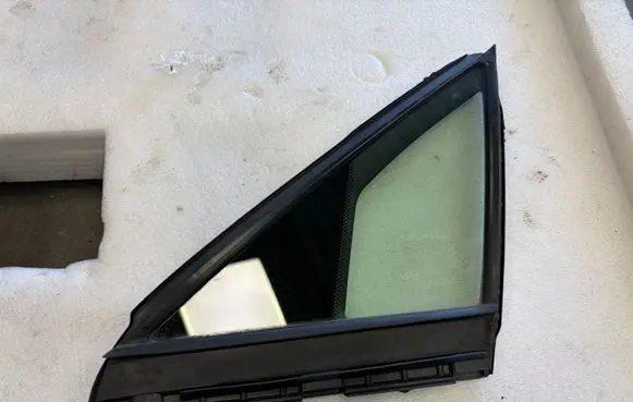 Lexus UX Front door vent window glass four-door 6821676010