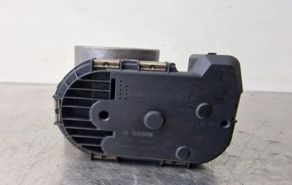 Audi A6 S6 C5 4B Throttle valve 078133062B