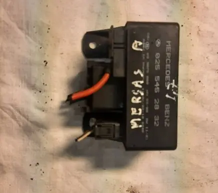 Mercedes-Benz A W168 Glow plug pre-heat relay 0255452832 899075000