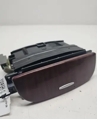 Hyundai Santa Fe Ashtray (front) K8D09