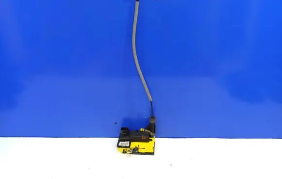 Volvo XC90 Front door lock 30699749