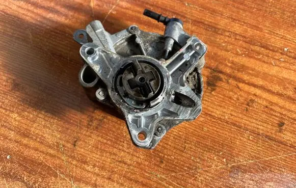 Ford Grand C-MAX Vacuum pump 9673836180