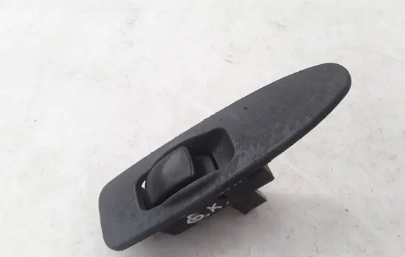 Mitsubishi Carisma Electric window control switch MR792852