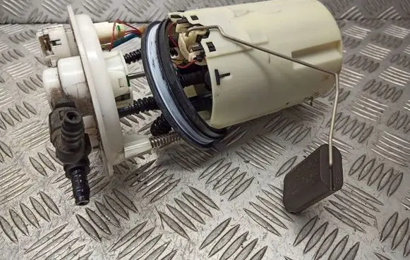 Toyota Corolla E120 E130 Mechanical fuel pump 77020-02070