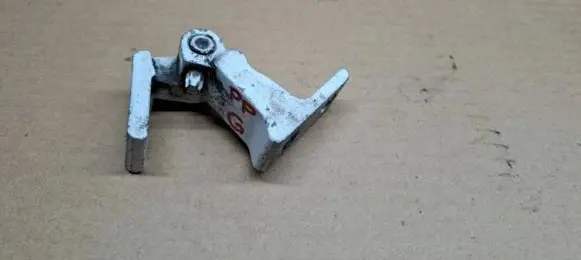 Volkswagen PASSAT B8 Front door upper hinge