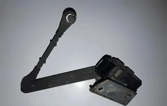 Land Rover Discovery 4 - LR4 Air suspension front height level sensor RQH500451