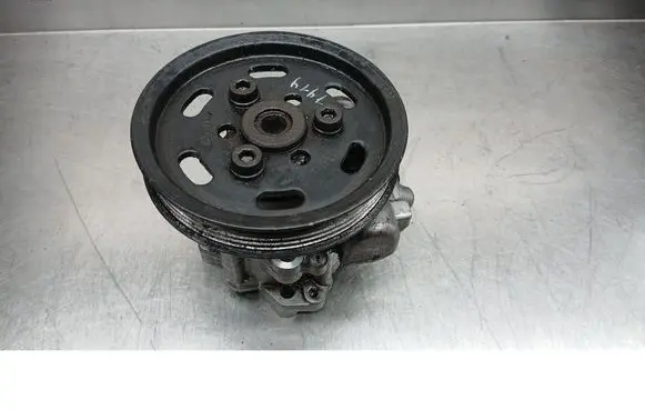 Volkswagen PASSAT B5 Power steering pump 8D0145155Q