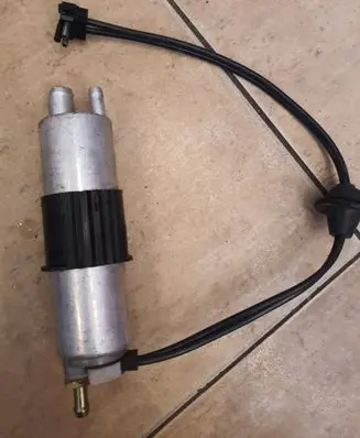 BMW 5 E39 Fuel injection high pressure pump 16102266 100064 FP576HZ2
