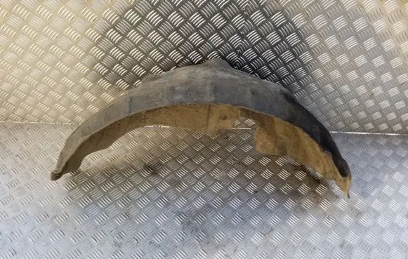 Rear arch fender liner splash guards