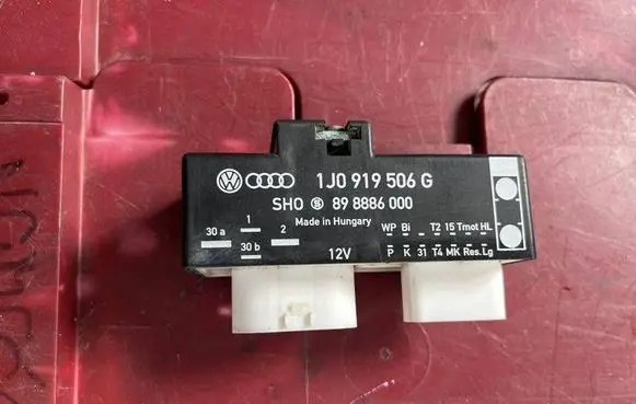 Volkswagen Golf IV Coolant fan relay 1J0919506G 898886000