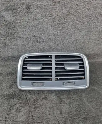 Rear air vent grill