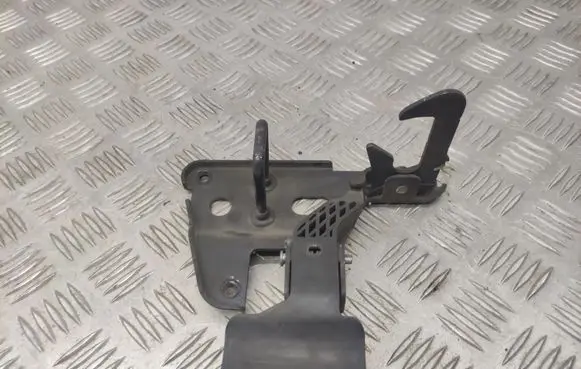 Engine bonnet (hood) release handle