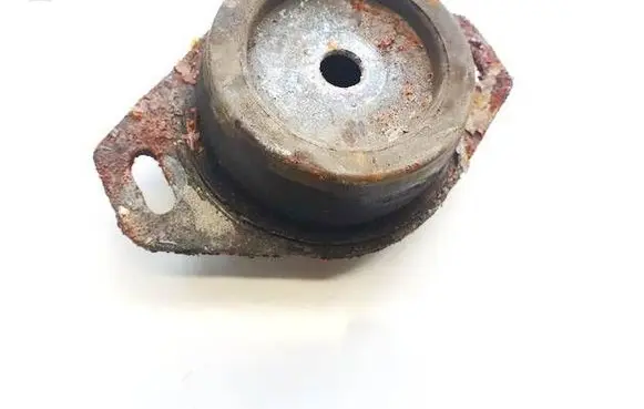 Citroen Berlingo Engine mount bracket