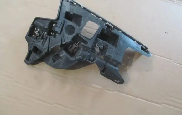Volvo V40 Front bumper mounting bracket 31290943