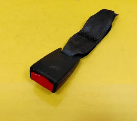 Mitsubishi Colt Rear seatbelt buckle 