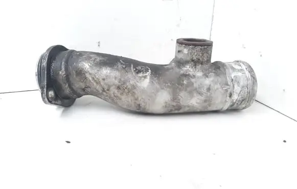 Engine coolant pipe/hose