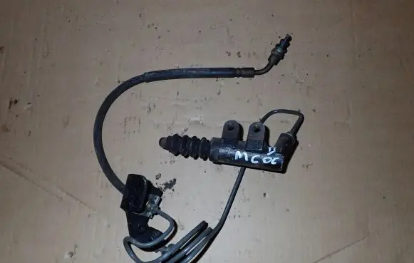 Mazda 6 Clutch slave cylinder 