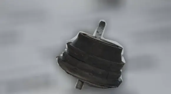 BMW 5 E39 Engine mount bracket
