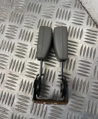 Dodge Durango Rear seatbelt buckle 2023111