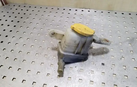Subaru Legacy Power steering fluid tank/reservoir